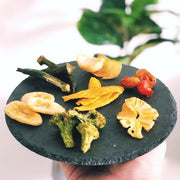 Different Hey! Chips products including onion chips, cherry tomato chips, pineapple chips, mango chips, broccoli chips, banana chips, and okra chips.